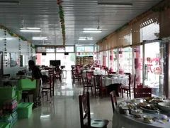 大堂-何适山庄 ·可团建(水长城P2停车场店)