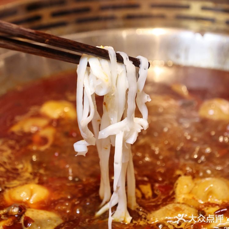 渝八爷|地道的重庆火锅店，火力全开的热辣感！