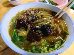 酸菜肉丝米线-越洋肖氏老米线(杨家坪店)