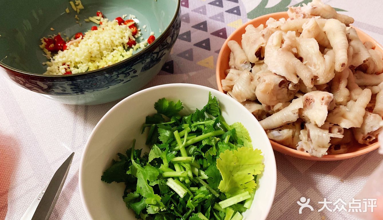 某位童鞋手工制作的凉拌鸡爪，手动点赞 看看这个色泽是