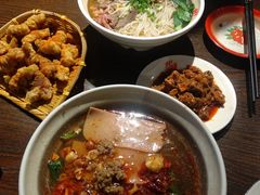 -爆炸头阿姨小四川正宗川味小吃(无任何分店)