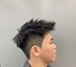 -阿兵荣辉美容理发有限公司