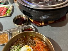 -围炉肉舍•炭烤活鳗•丹东海鲜烤肉(步行街店)