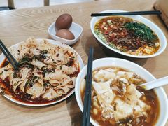 -三好食堂(煎饺·馄饨·肉饼米线·盛世广场店)