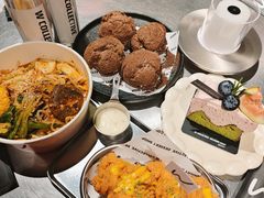 -W COLLECTIVE  DESSERT SHOP