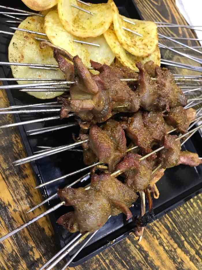 柏楠烧烤(凤凰西街店)-"烧烤非常好吃!服务员服务就是差了点!