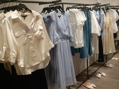 -URBAN REVIVO(高德置地广场·春广场店)