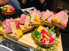 -山川小町·极番烧肉(新地假日广场店)