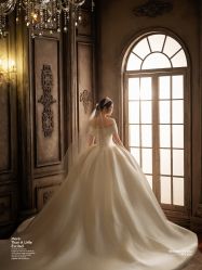 -雪中彩影婚纱摄影·微光艺术中心