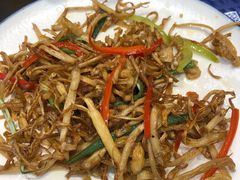 秋葵炒茶树菇-满园烤鸭·春饼(太原街万达店)