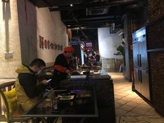 大堂-何师烧烤·香辣蟹·川菜·30年老品牌(太古里旗舰店)