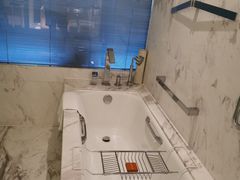 -上海滴水湖皇冠假日酒店