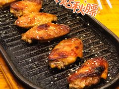 料理烤焦香翅中-老东镇啤酒屋海鲜加工·蒸汽海鲜·海鲜烧烤(台东店)