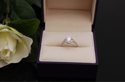 -威德钻石-克拉钻大本营(南京东路店)