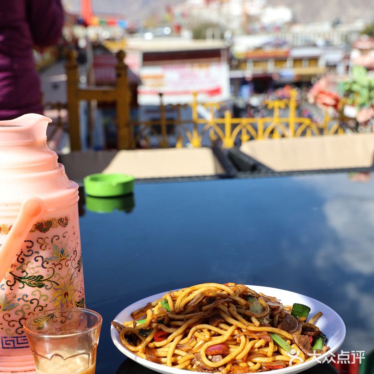 八廓街最佳观赏布达拉宫的藏餐厅，位置好还价格合适
