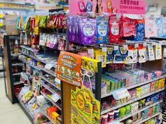 零售区-全家便利店(虹桥路四店)