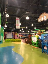 -维佳童话镇演出现场(徐东店)