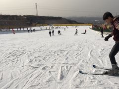 -采薇庄园四季滑雪场