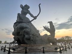 -巴陵广场