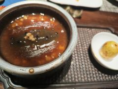 石锅葱香海参-巧庆楼·茶膳