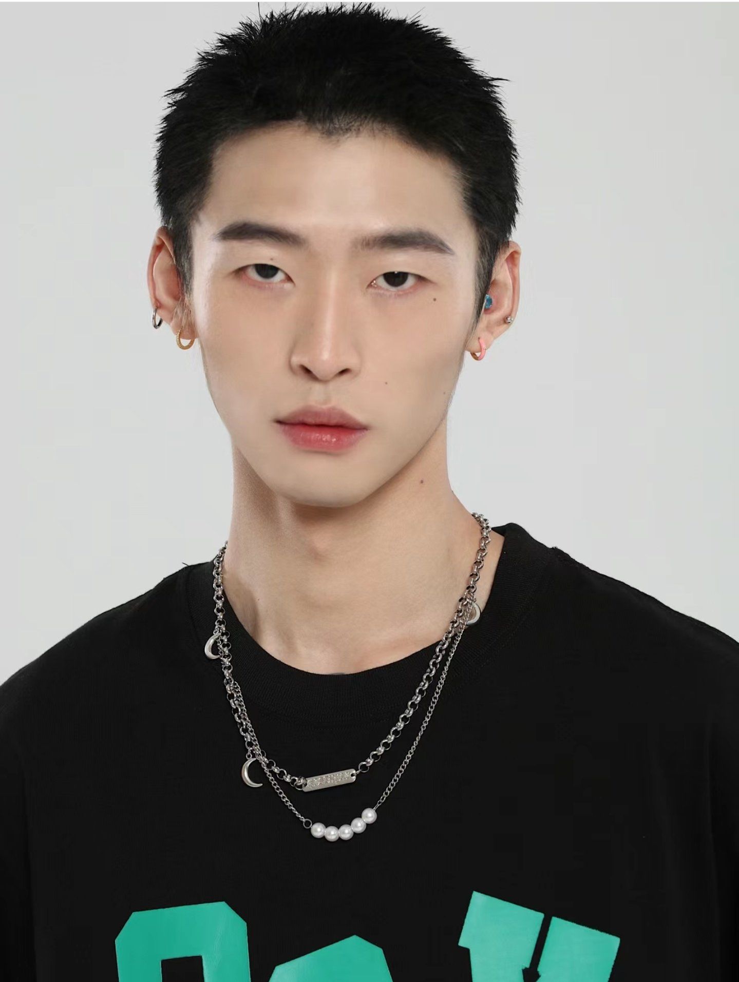 清爽干净免打理的,不同于美式圆寸棱角分明,这款发型随性自然