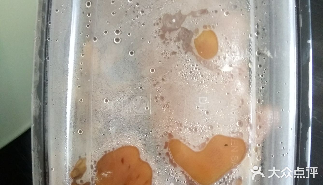 在星期天的中午，外面阳光灿烂