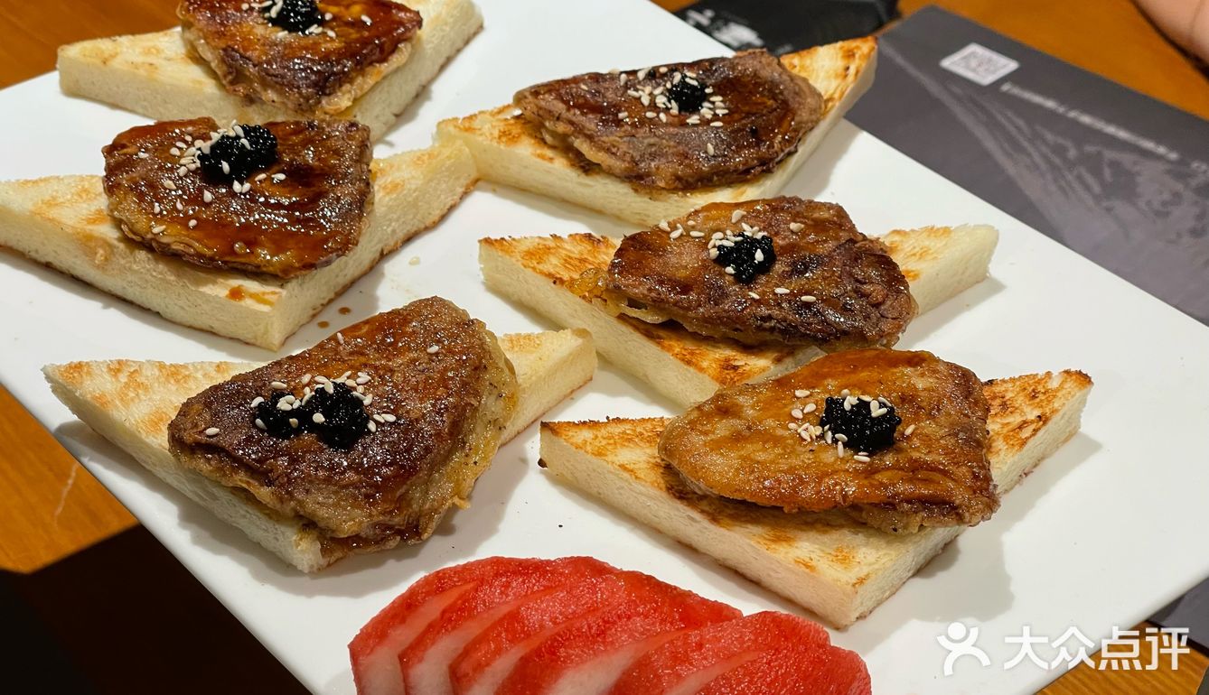 同事生日选择来这家日料餐厅，我们坐了包间，私密性很好