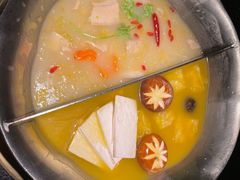 -湊湊火锅·茶憩(南京东路悦荟店)