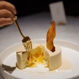 咸蛋黄融入奶油 整块的味道是很均匀平衡的