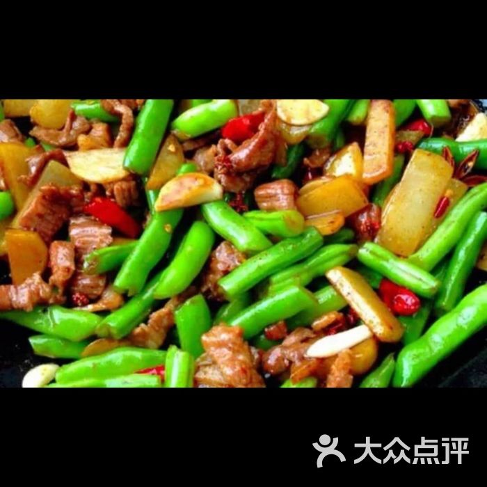 四季豆炒肉煲仔饭图片
