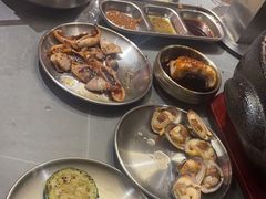 -围炉肉舍•炭烤活鳗•丹东海鲜烤肉(步行街店)