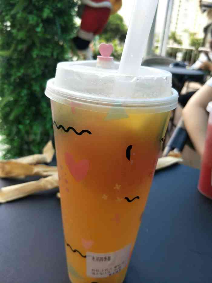 青木绵茶(保利店)-"团购的爆米花加饮料 在保利影城的大厅.