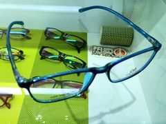 -提一眼镜·蔡司·依视路(小寨店)