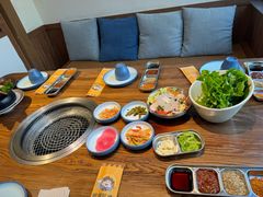 -明洞阿姨·韩式酱蟹烤肉·创意料理(三元桥店)