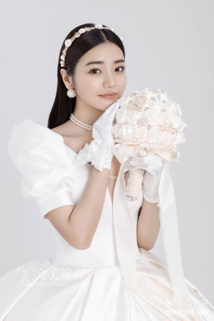 感洒在身上的灯光闪闪发亮🌟这次要做一次高贵的公主殿下奔向王子