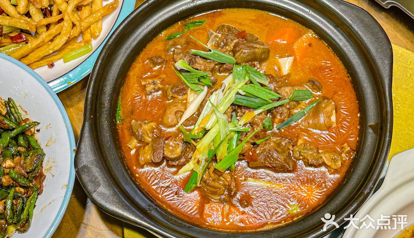 湖北餐馆显眼包，秋天冲地道湖北菜[礼花]