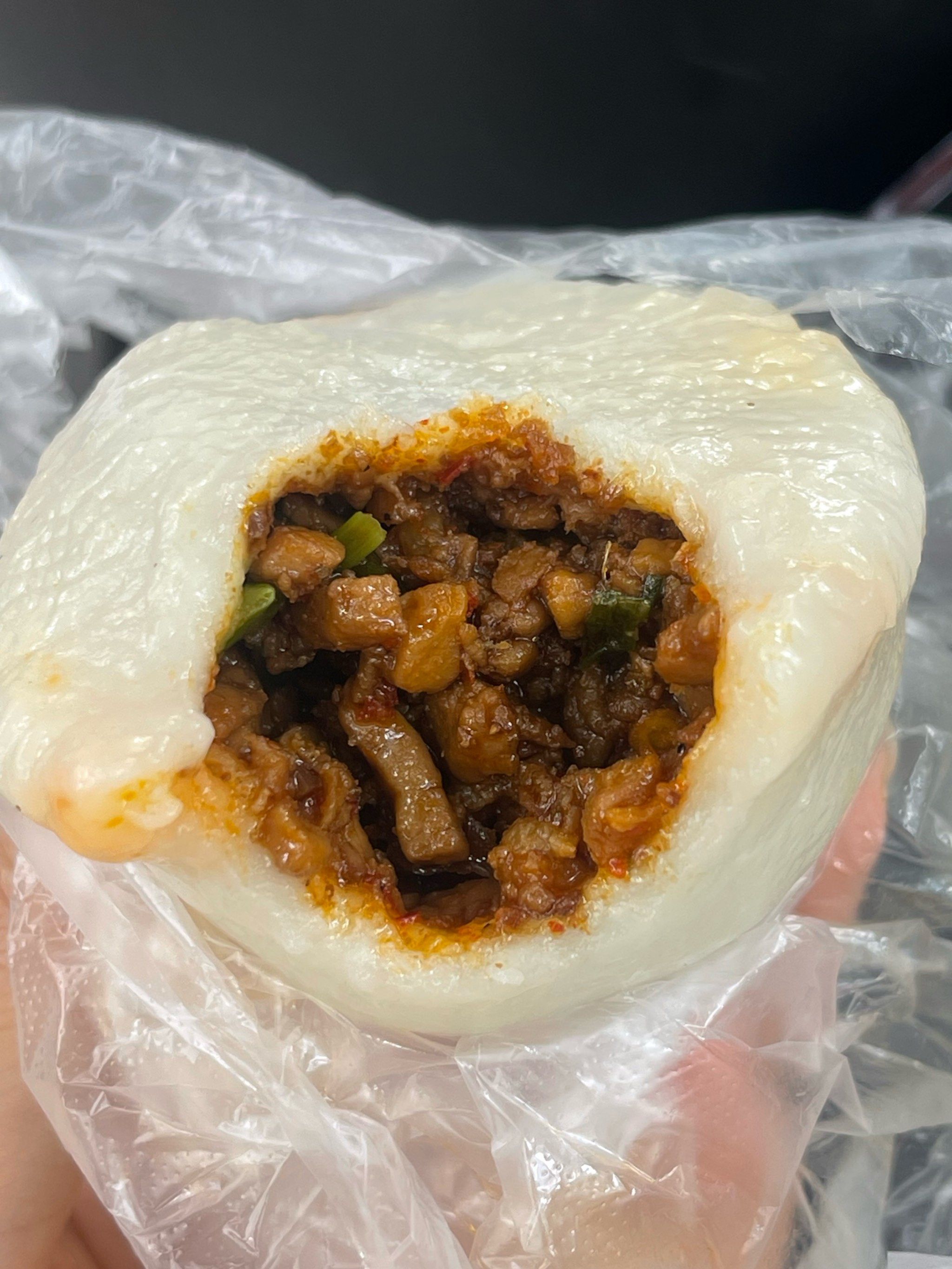 糯唧唧的糯米包子 好吃😋麻辣味道的比原