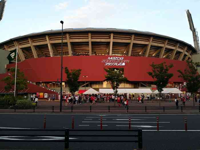 马自达zoom-zoom广岛球场-"广岛的棒球场～ 日本风靡棒球,应该能追.