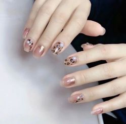-兔猫ToMoreNails美甲美睫