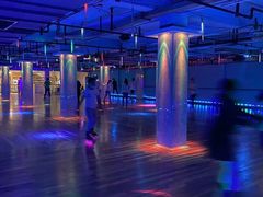 -奔马滚轴溜冰场