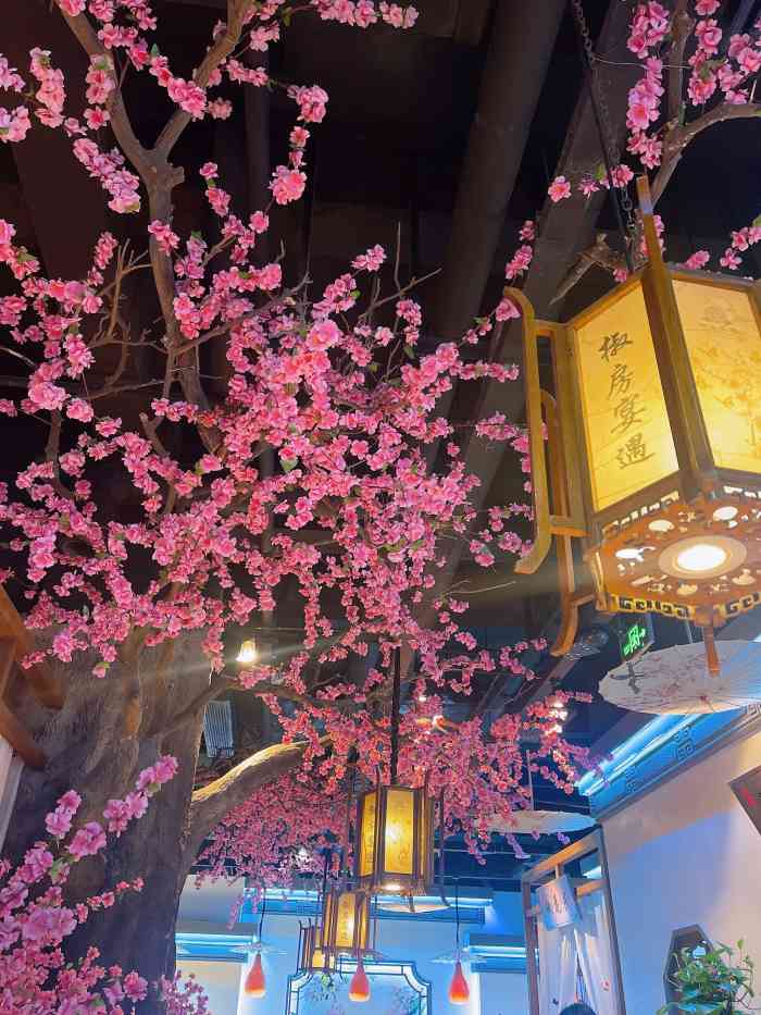 椒房宴遇(闵行浦江万达店)-"领导过生日订的这家,环境还算可以,桌子有