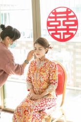 -现代经典婚纱摄影