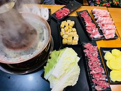 -果松木炭酸菜铜火锅·外婆参鸡汤