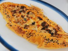 土耳其船型牛肉披萨-土耳其卡巴布清真餐厅(西安店)