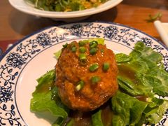 咸蛋黄狮子头-春水锅贴·传统鲁菜(大明湖店)
