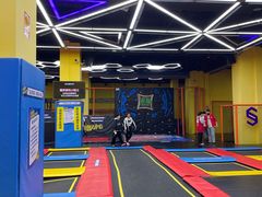 -爱蹦iBOON蹦床运动馆(江汉店)