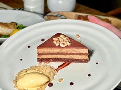 巧克力榛子慕斯蛋糕配香草冰淇淋-Mercato莫卡多露台餐厅与酒吧(K11店)
