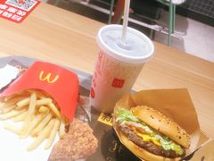 安格斯厚牛培根汉堡-麦当劳(台山万达店)