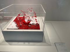 黑天鹅蛋糕展示区-罗红摄影艺术馆