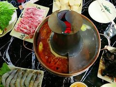 餐具摆设-牛九铜火锅